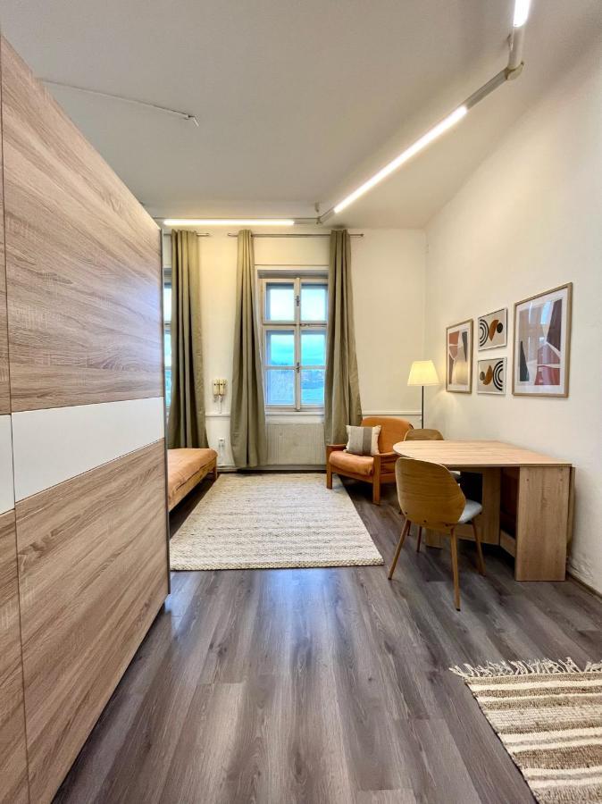 1 Bedroom Studio Close To Palmovka Prag Eksteriør billede